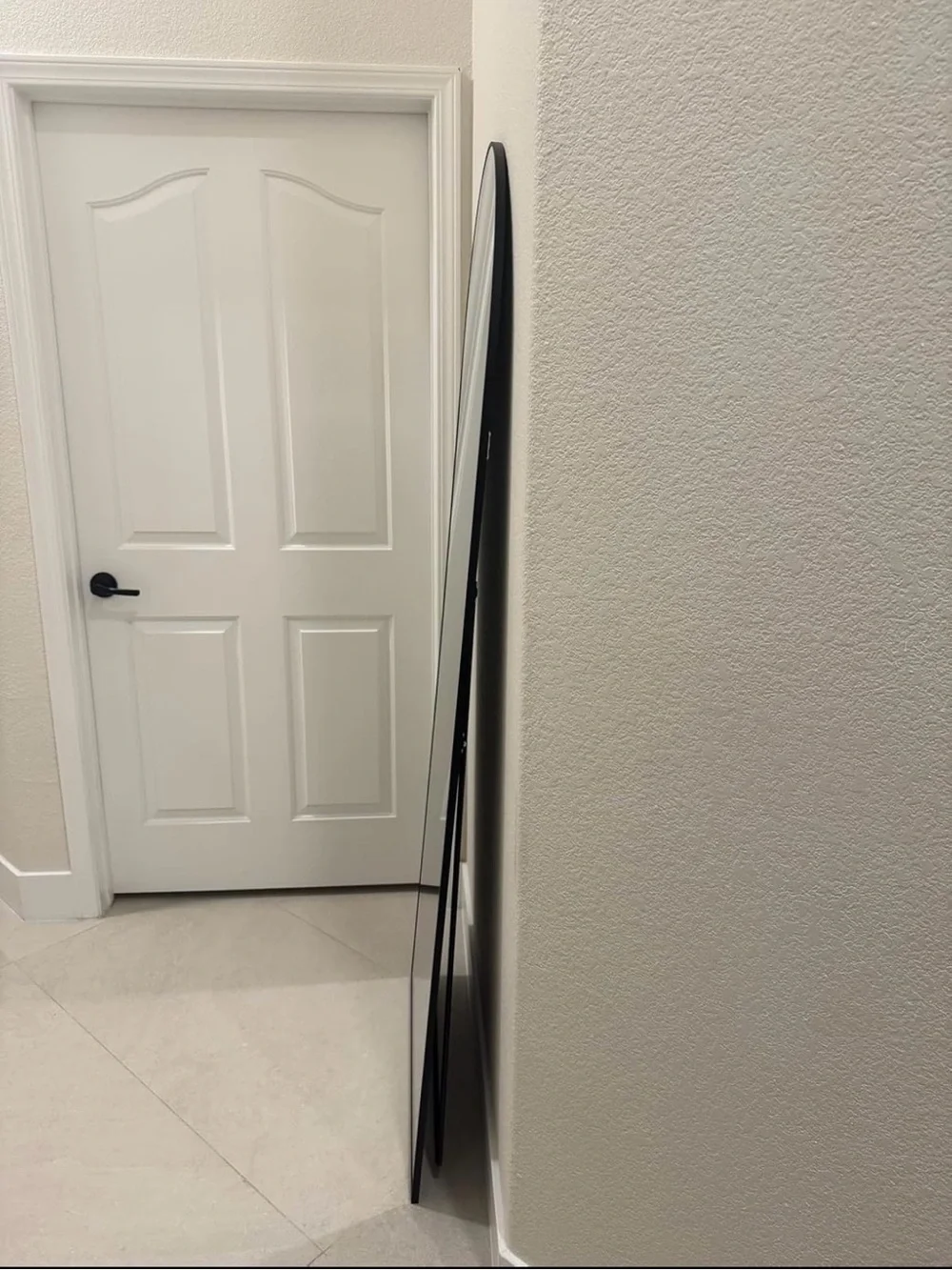 Arched Full-Length Wall Leaning Mirror in Black